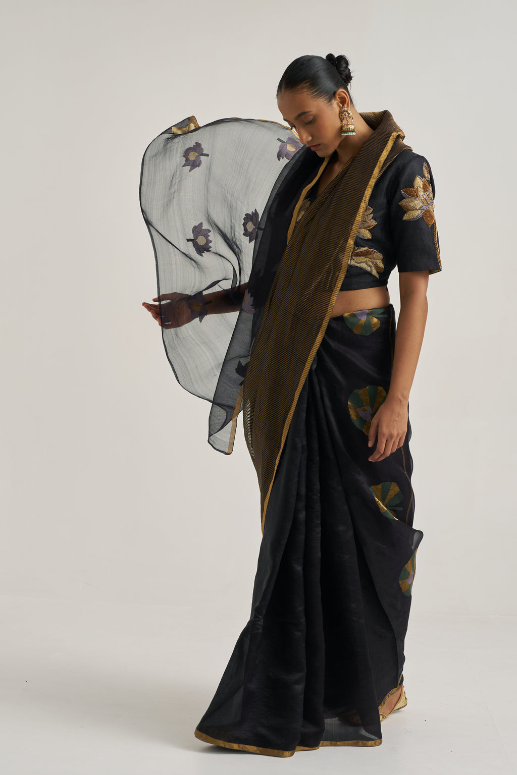 A A R O O H I _ B L A C K