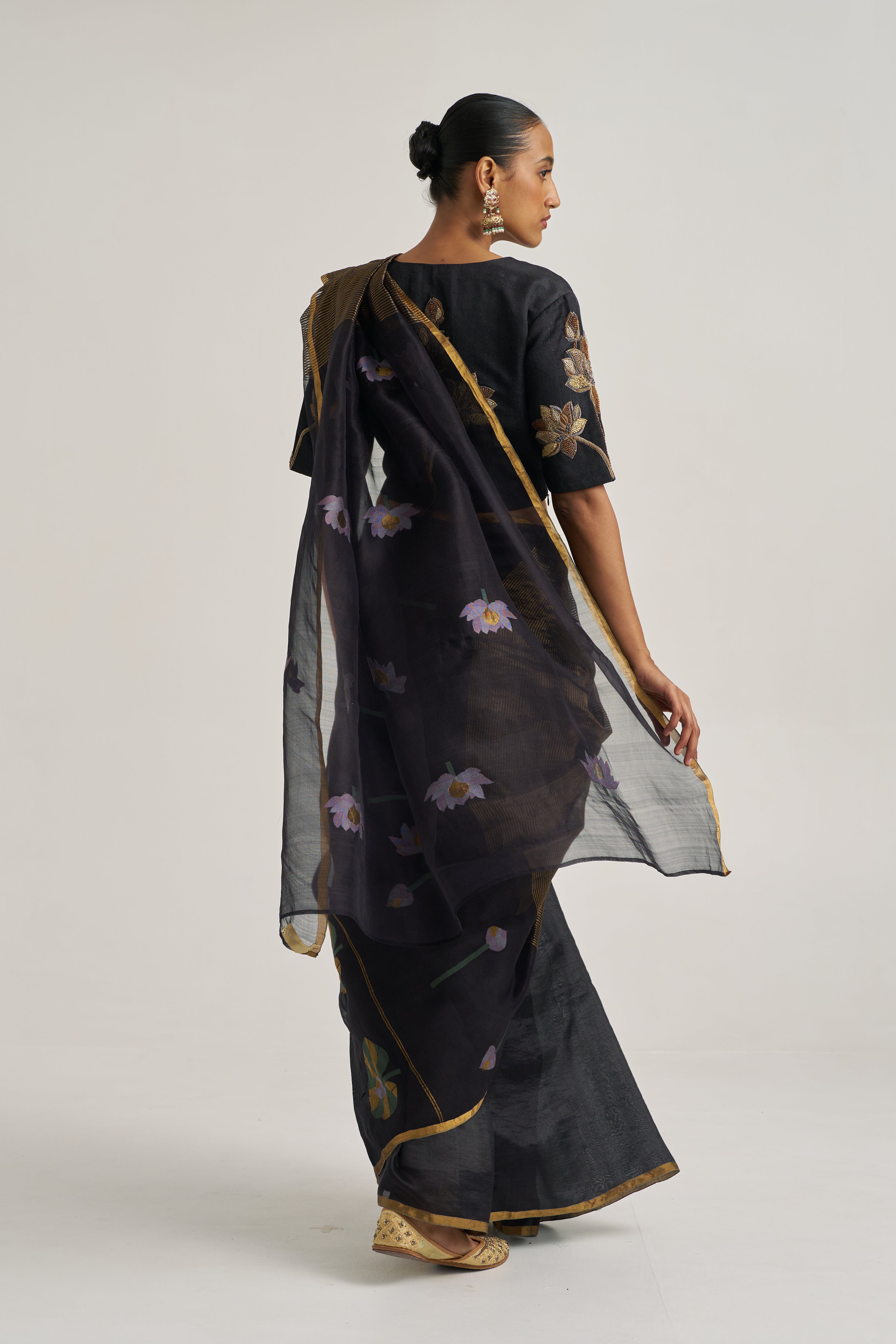 A A R O O H I _ B L A C K