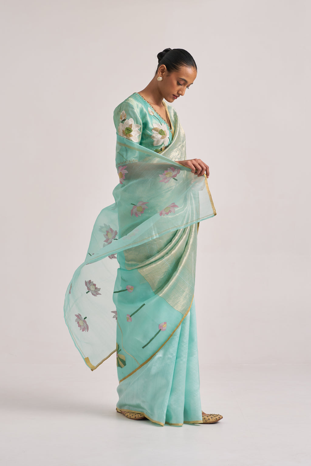 A A R O O H I _ A Q U A