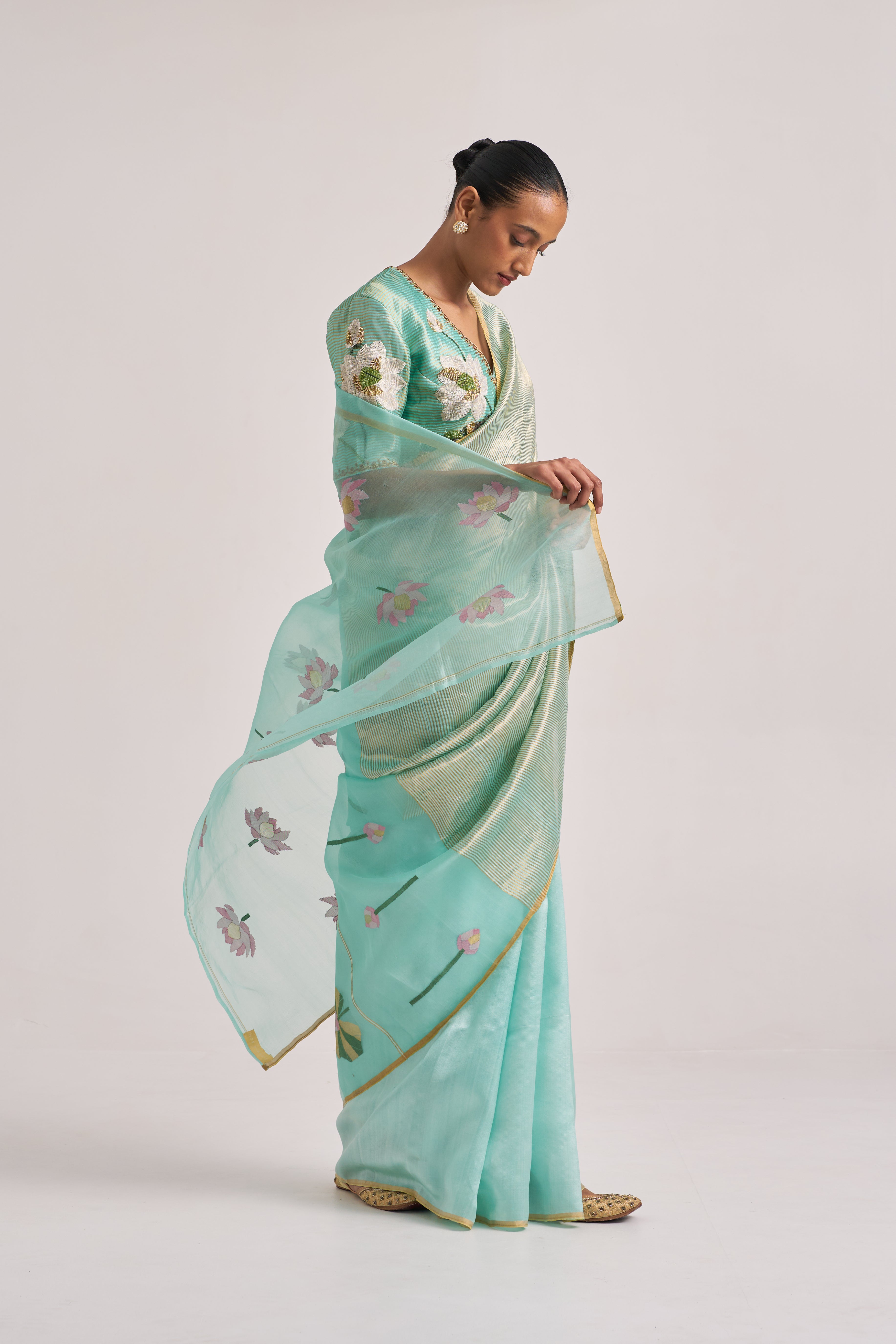 A A R O O H I _ A Q U A