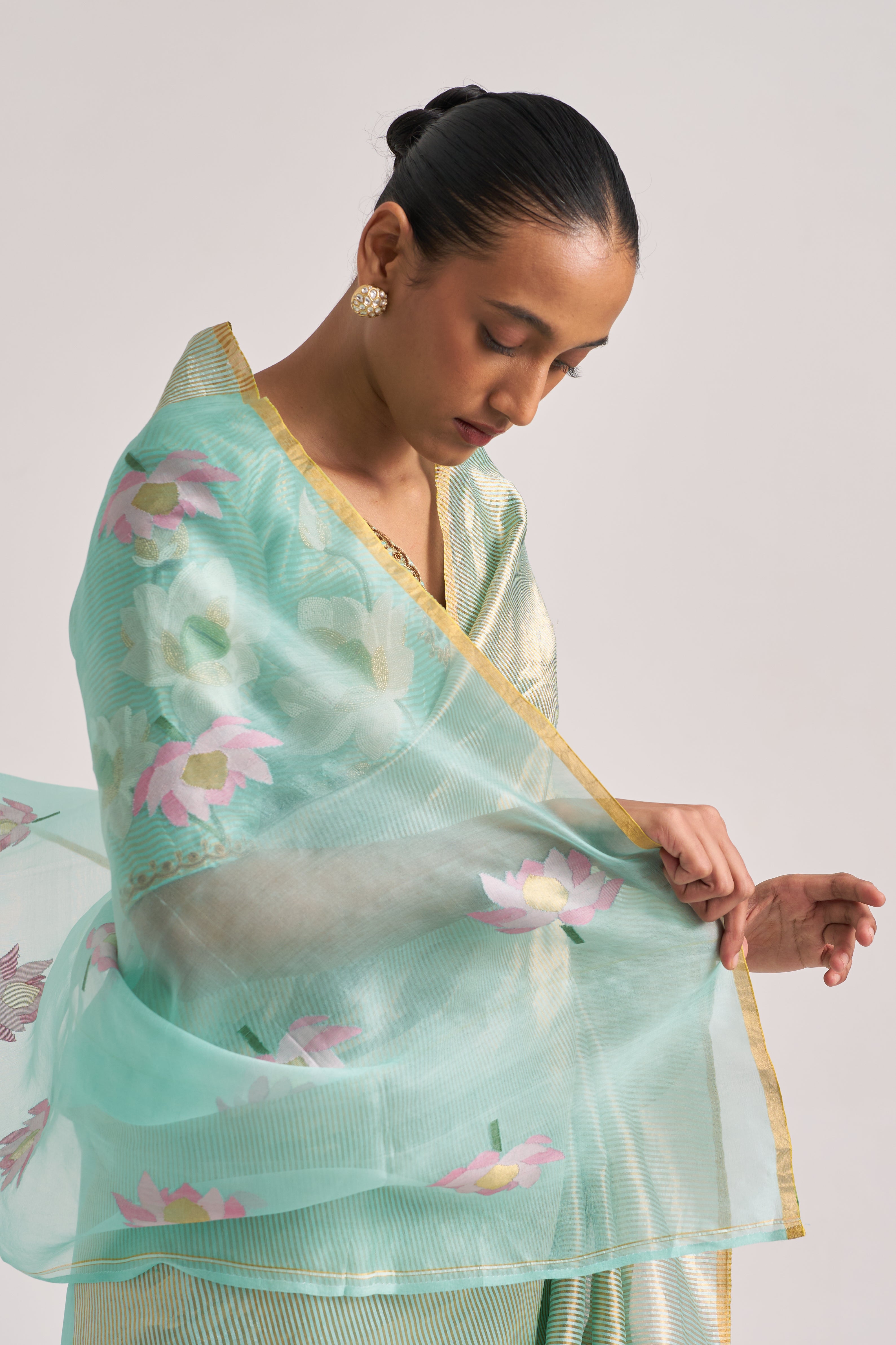 A A R O O H I _ A Q U A