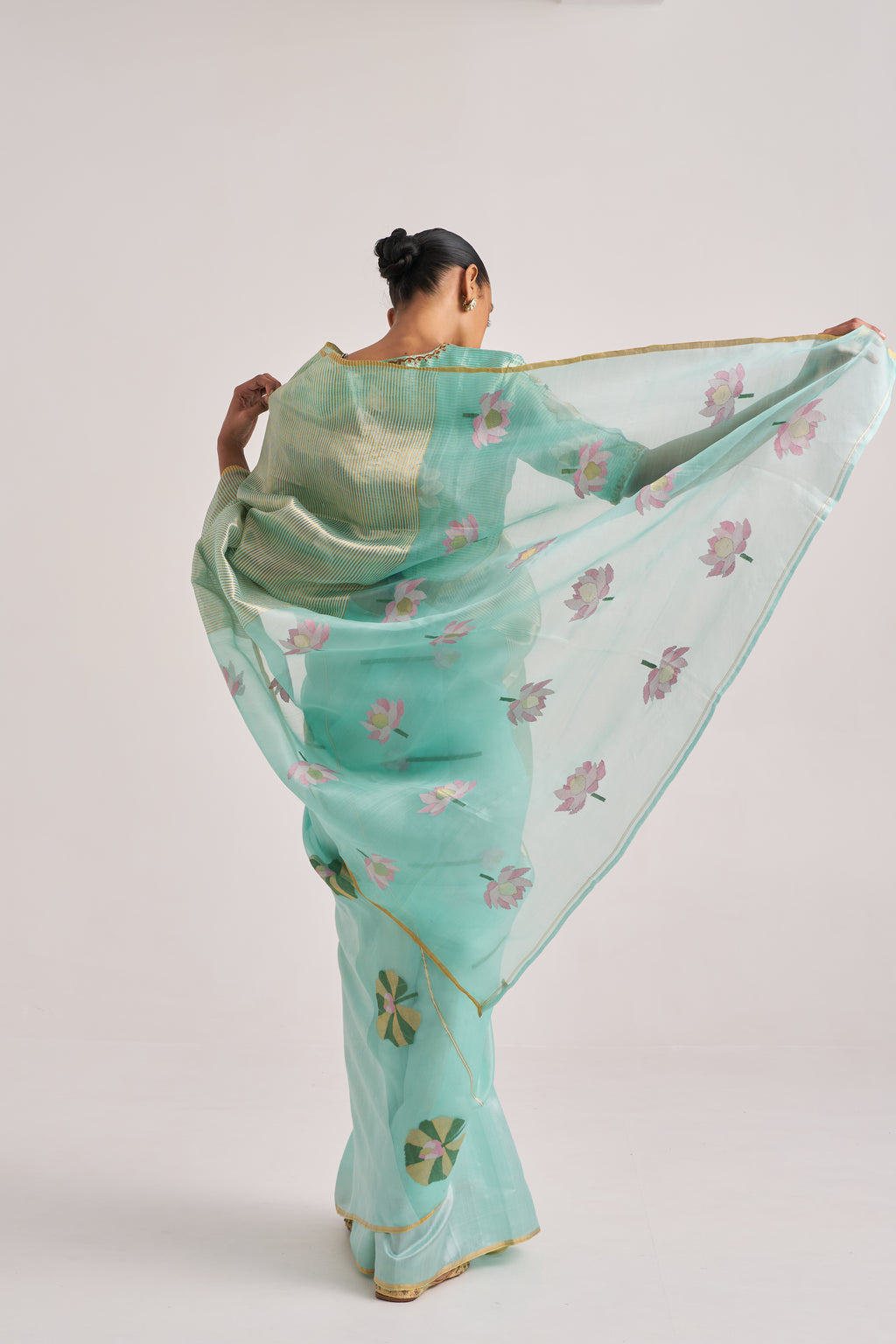 A A R O O H I _ A Q U A