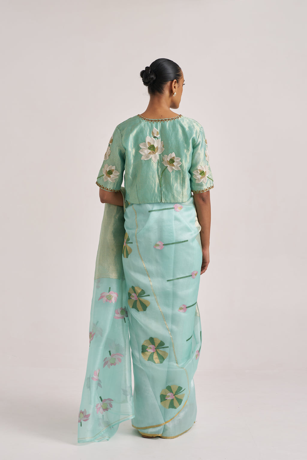 A A R O O H I _ A Q U A