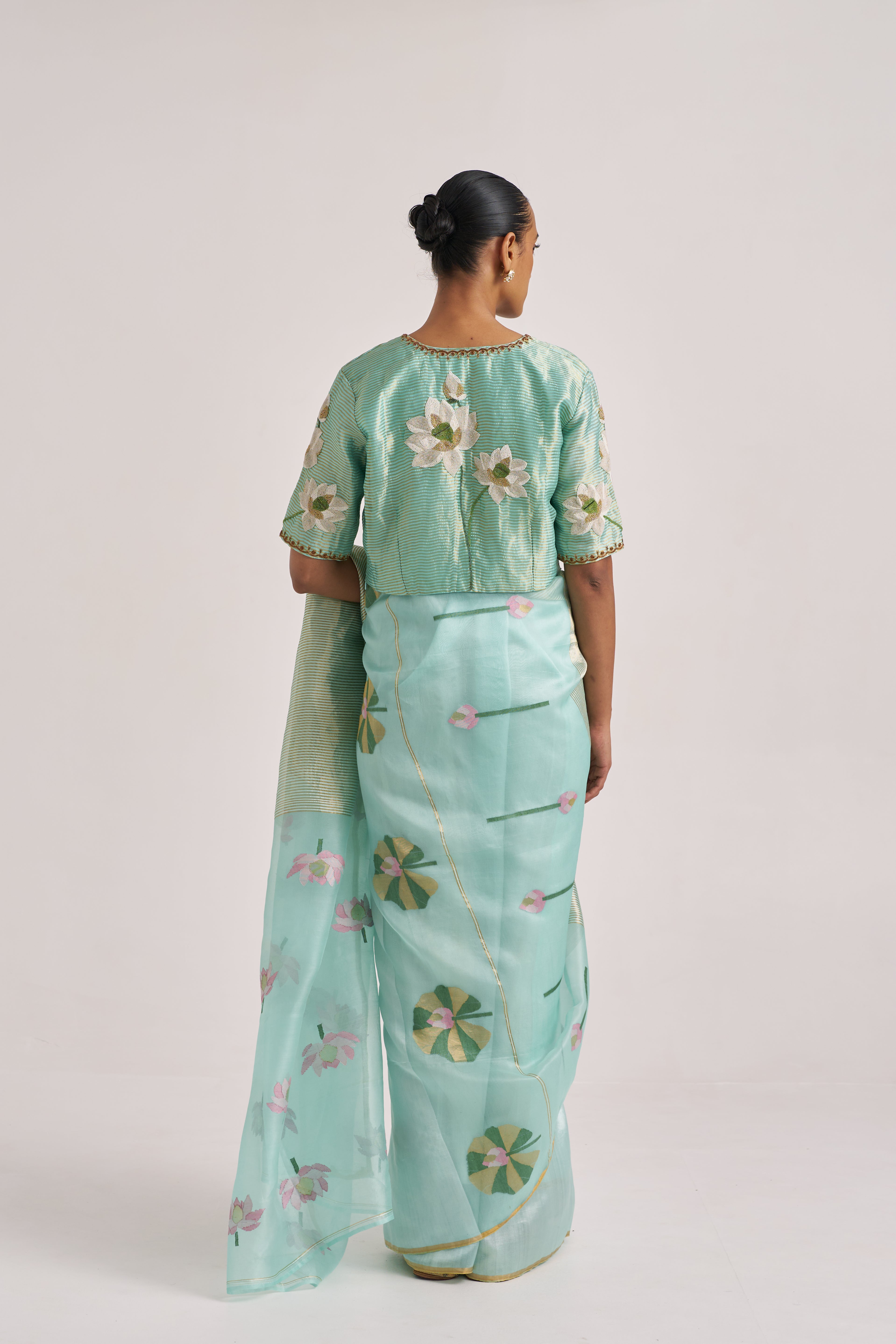 A A R O O H I _ A Q U A