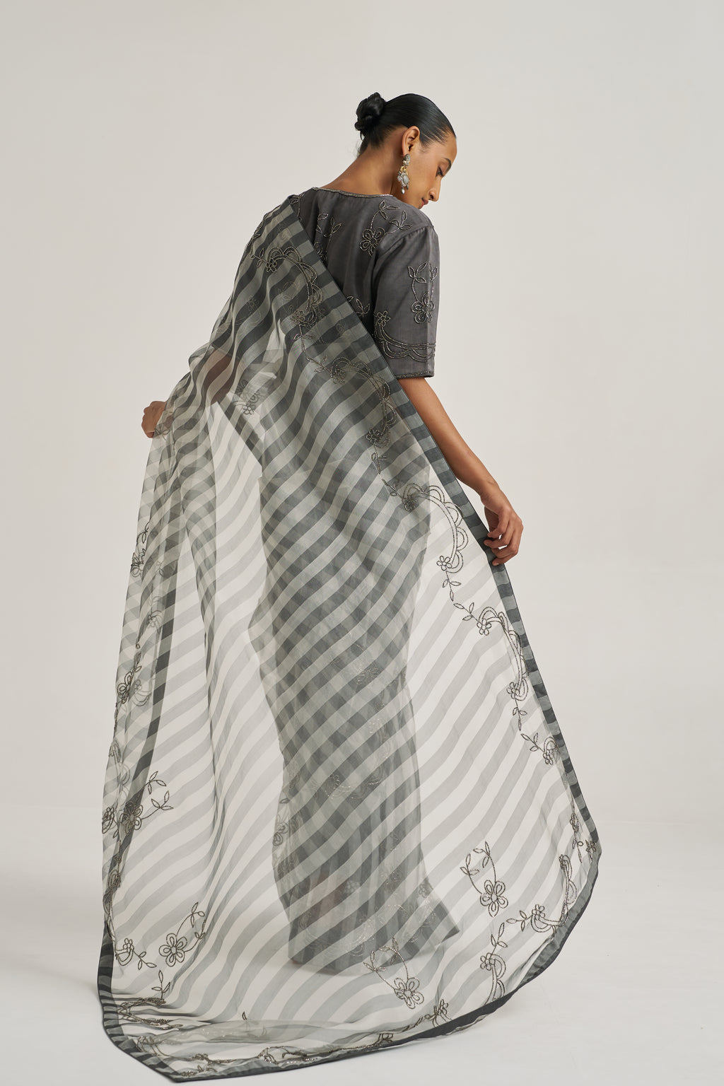 Y A M I N I__G R E Y