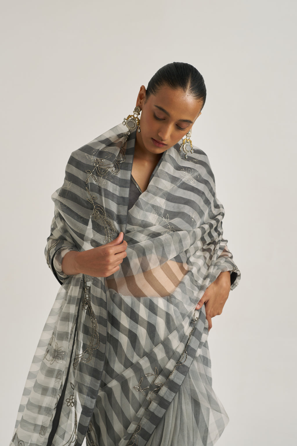 Y A M I N I__G R E Y